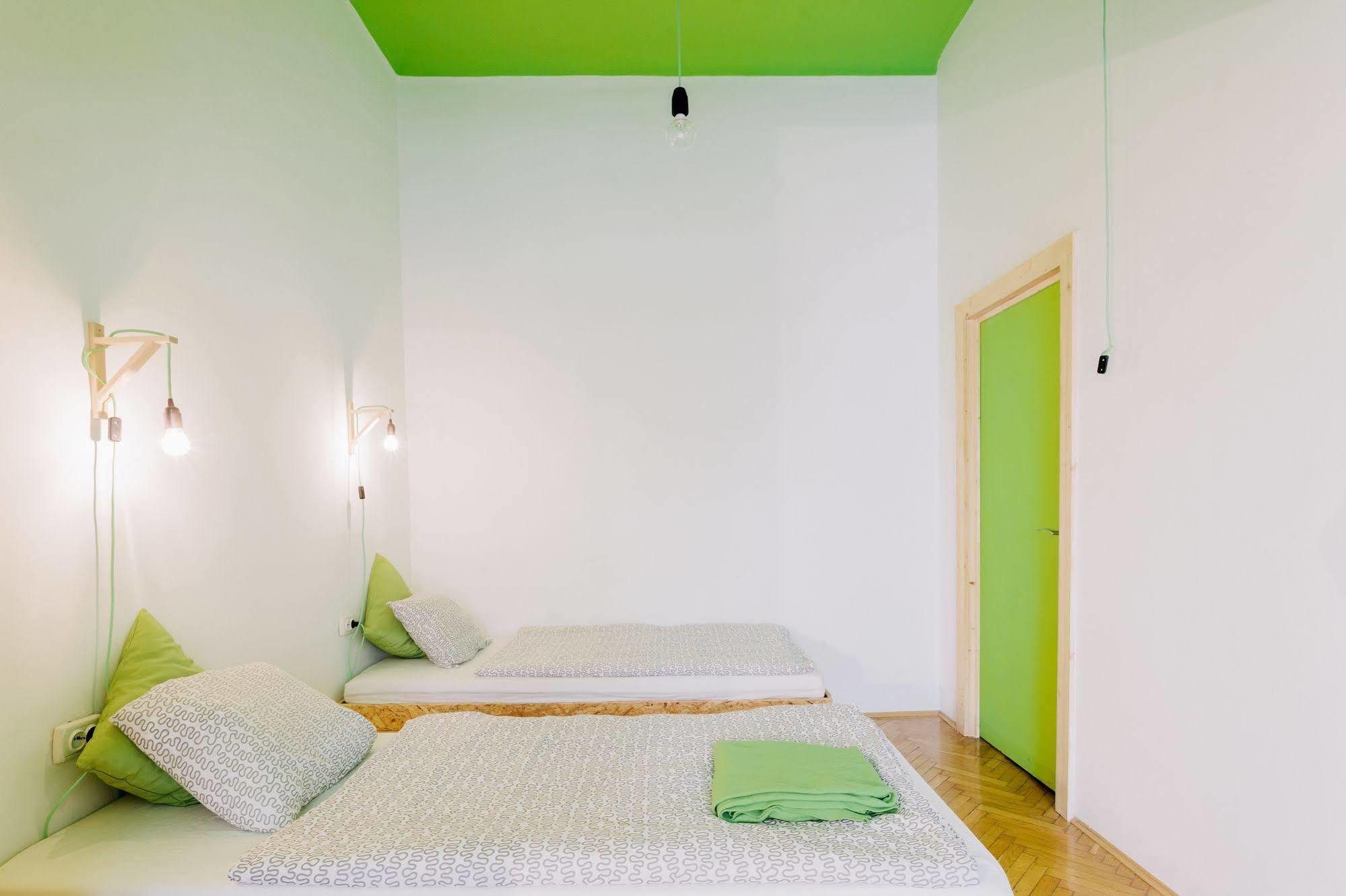 Homeplus Hostel Budapest Bagian luar foto